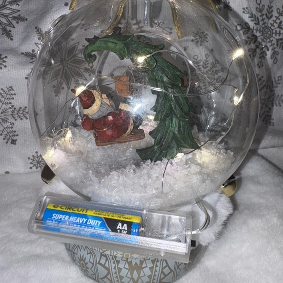 Festive Santa Snow Globe lights up candle one of a kind - Picture 8 of 10